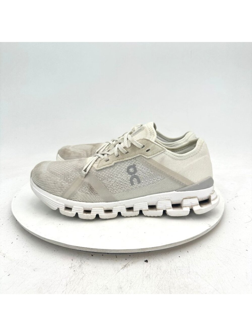 On Cloud X 4 Swiss Engineering Women Size 7 3WF10172852 White Wolf Running Shoes